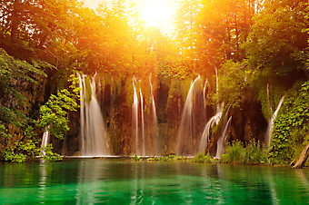 Водопад в парке Плитвицкие озера, Хорватия. (Код изображения: 01004)