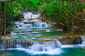 Водопад в лесу Канчанабури, Таиланд. (Код изображения: 01005)