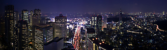 Ночной город, современный район Синдзюку в Токио, Япония. (Код изображения: 02097)