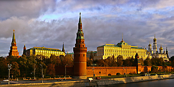 Стены московского Кремля на рассвете. (Код изображения: 02113)