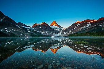 Озеро на восходе солнца, Альберта, Канада. (Код изображения: 03027)