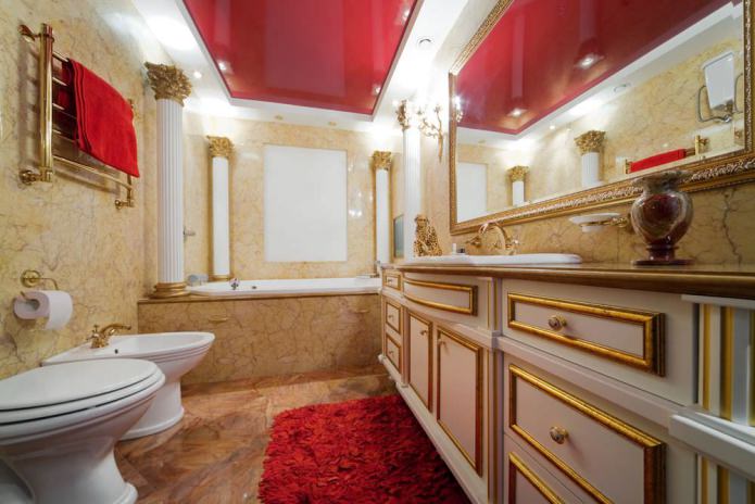 двухуровневый красно-белый натяжной потолок в ванной комнате