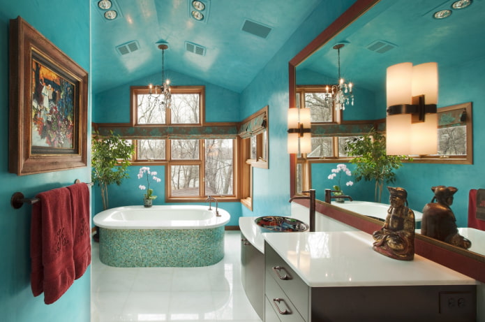 бирюзовый потолок в интерьере ванной