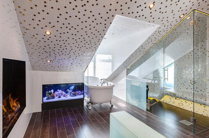 потолок с мозаикой в интерьере ванной
