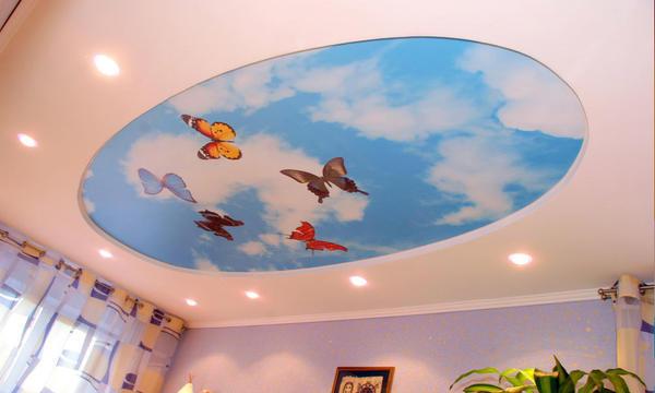 Красивый и яркий натяжной потолок будет отлично смотреться в детской комнате