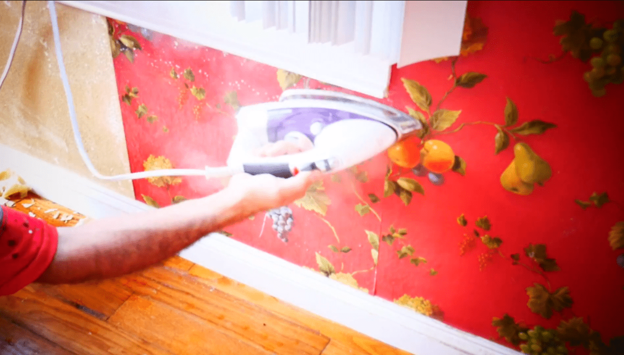 Как убрать пузырь на обоях после высыхания на стене шприцом видео