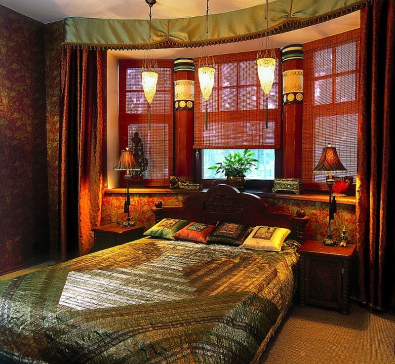 Дизайн индийской спальни не требует четких зон.