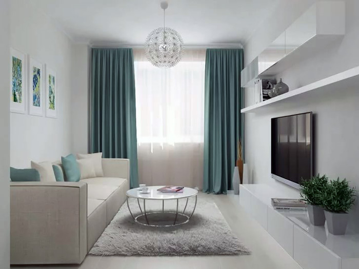 Светлая мебель и шторы "в потолок" визуально увеличивают маленькую комнату