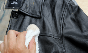  Как почистить кожаную куртку 