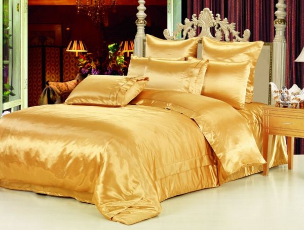 Шелковое постельное белье золотое фото