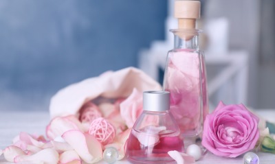 духи розы флаконы розовый спа