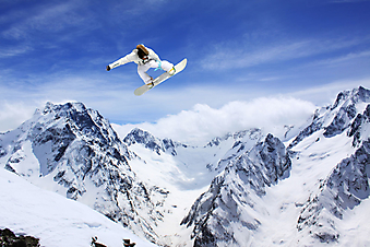 Летающий сноубордист. (Код изображения: 20003)